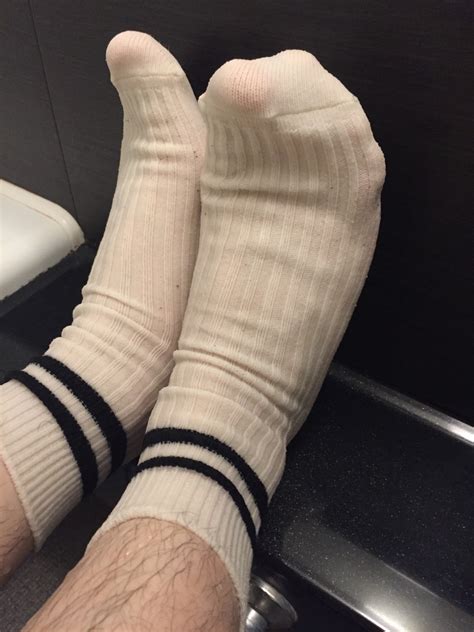 Is it okay to wear wet socks all day?