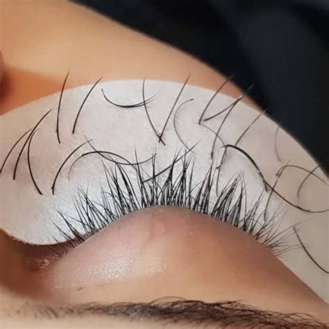 Is it painful to remove lash extensions?