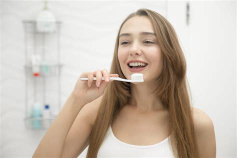 Is it rude to go to dentist without brushing teeth?
