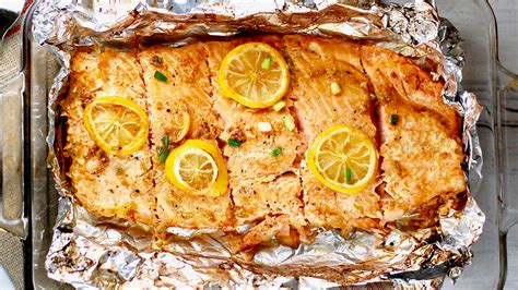 Is it safe to cook fish in aluminum foil?
