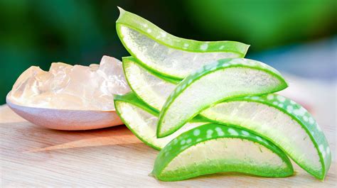 Is it safe to eat raw aloe vera?