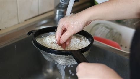 Is it safe to eat unwashed rice?