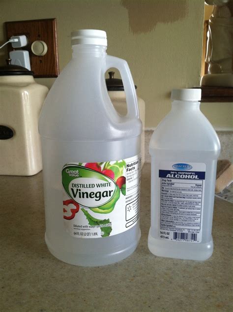 Is it safe to mix vinegar and rubbing alcohol?