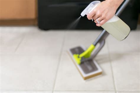 Is it safe to mop floors with vinegar?