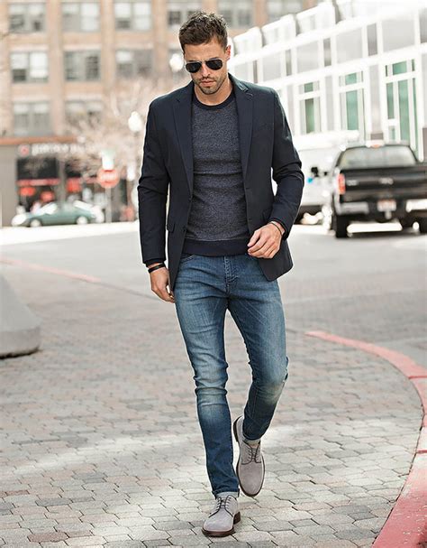 Is jeans and a hoodie smart casual?