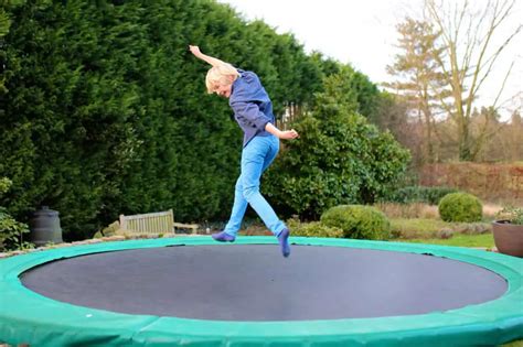 Is jumping on a mini trampoline bad for your knees?