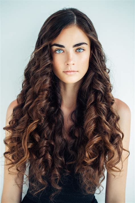 Is long curly hair attractive?