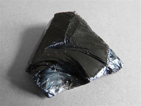 Is obsidian very fragile?