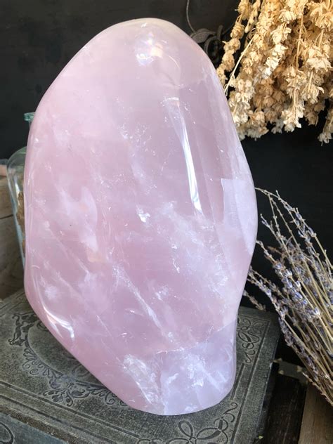 Is rose quartz pink?