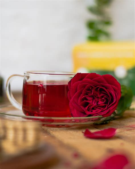 Is rose tea better hot or cold?