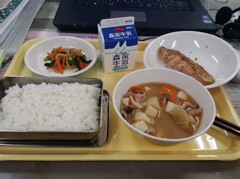 Is school lunch free in Japan?