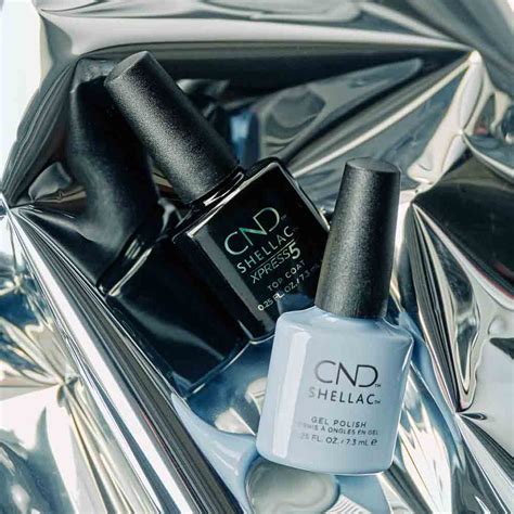 Is shellac or dip stronger?