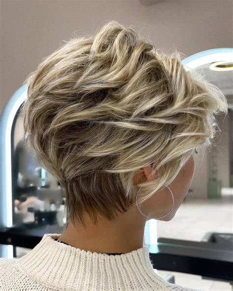 Is short hair on trend for 2024?