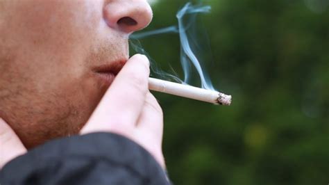 Is smoking 10 cigarettes a day considered a heavy smoker?