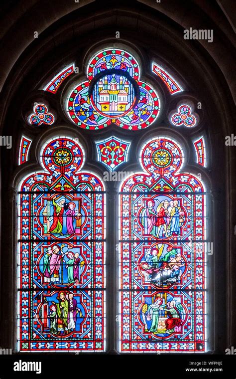 Is stained glass Roman or Gothic?