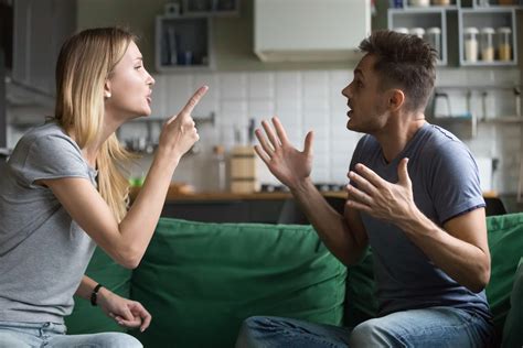 Is talking 24 7 in a relationship bad?