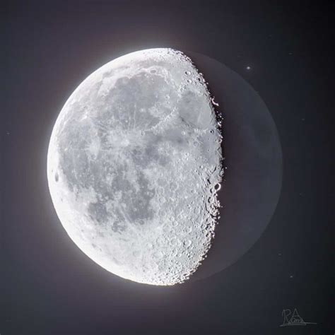 Is the Waning Gibbous moon lucky?