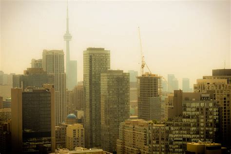 Is the air in Toronto clean?