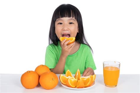 Is there a correct way to eat an orange?
