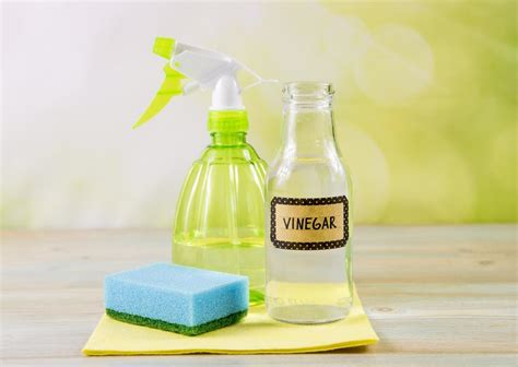 Is there a difference between cleaning vinegar and white vinegar?
