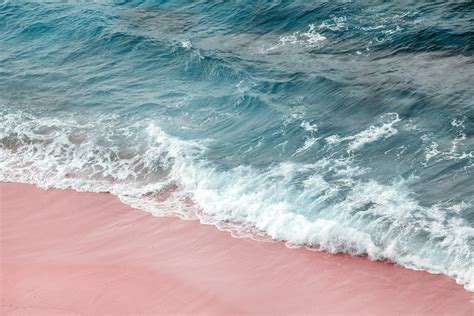 Is there pink sand in the world?