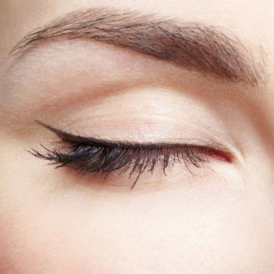 Is thin or thick eyeliner better?