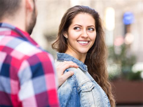 Is touching shoulders flirting?