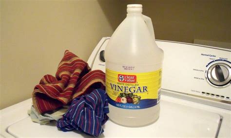 Is vinegar a good laundry whitener?