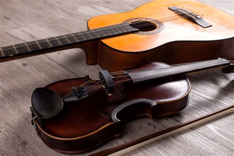 Is violin similar to guitar?