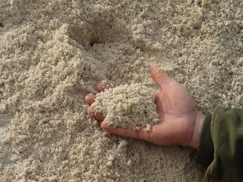 Is white sand good for concrete?