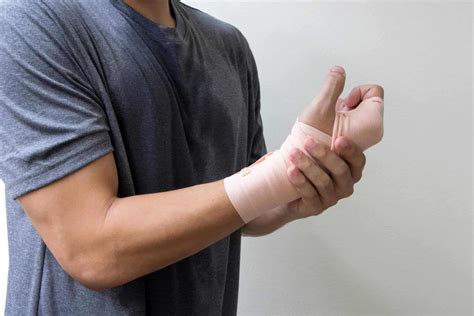 Should I stay off work with a broken wrist?