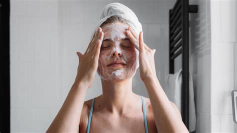 Should I wash my face everyday if I have seborrheic dermatitis?