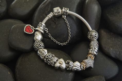 Should Pandora bracelets be loose?