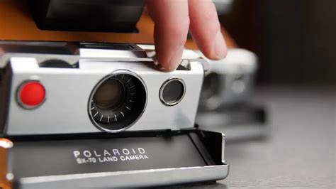 Should Polaroid pictures be in dark or light?