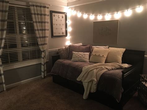 Should a 17 year old have her own room?