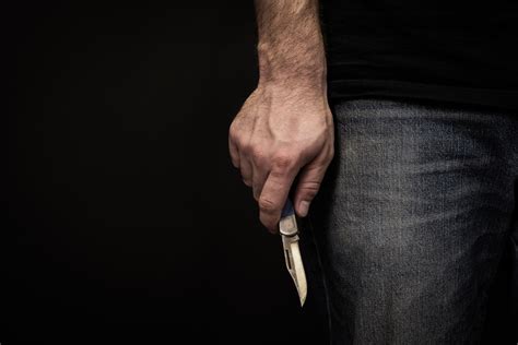 Should a man carry a knife?