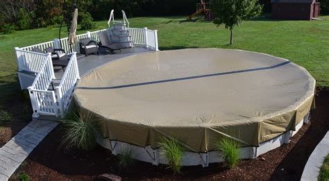 Should above ground pool cover touch water?