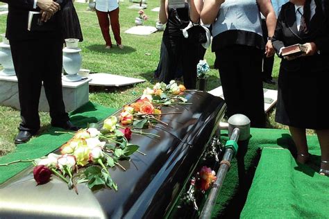 Should an ex wife attend her ex husband's funeral?