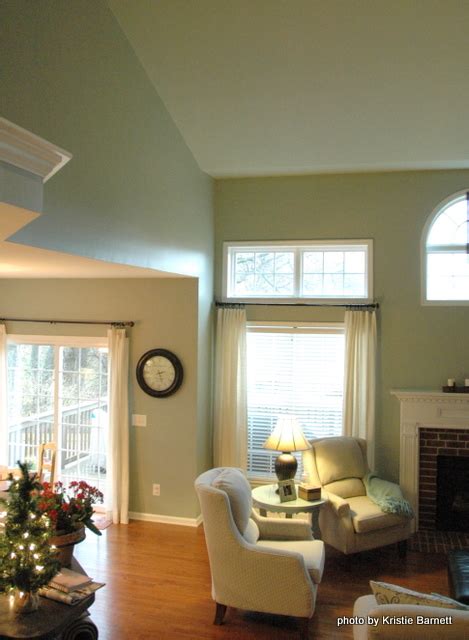 Should ceiling color be lighter than walls?