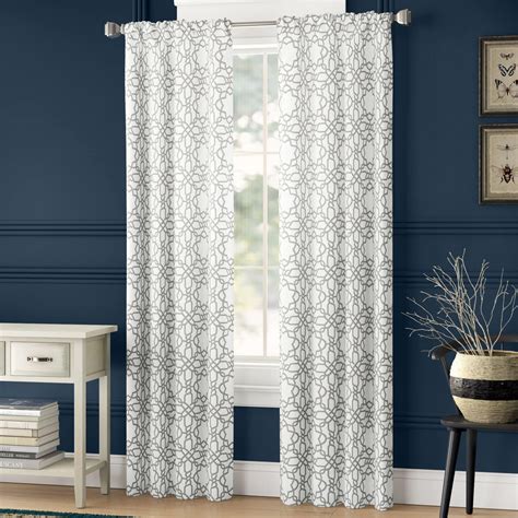 Should curtains be accent color?