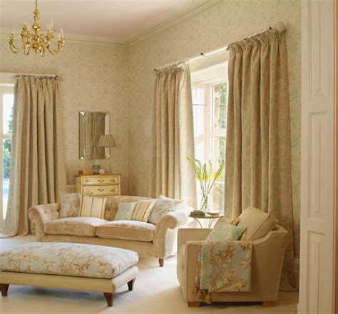 Should curtains be same colour as sofa?