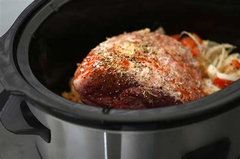 Should food be covered with liquid in a slow cooker?