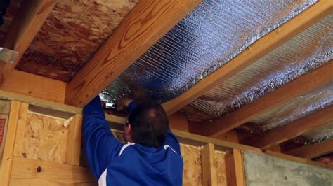 Should insulation touch ceiling?