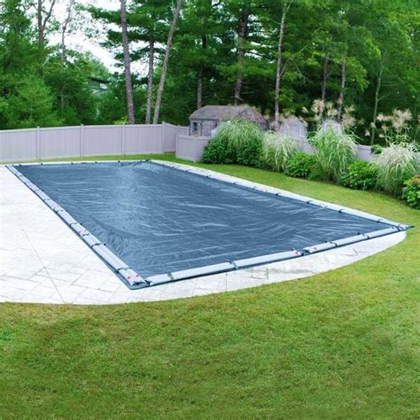 Should my winter pool cover touch the water?