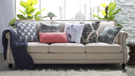 Should sofa cushions be the same color?