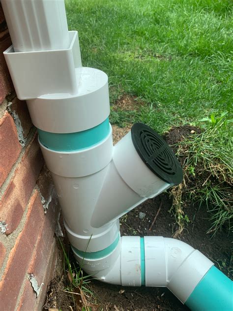 Should underground drainage pipe be glued?