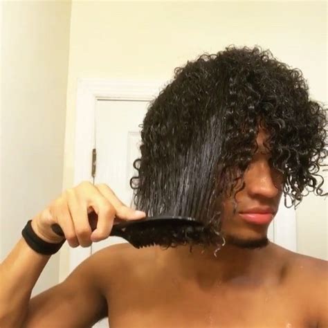 Should you comb curly hair wet?