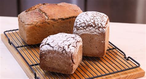 Should you cool bread in pan or out?