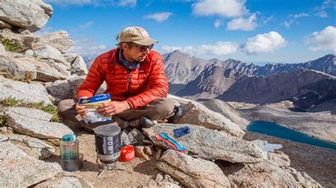 Should you eat while hiking?