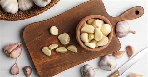 Should you freeze garlic bulbs?